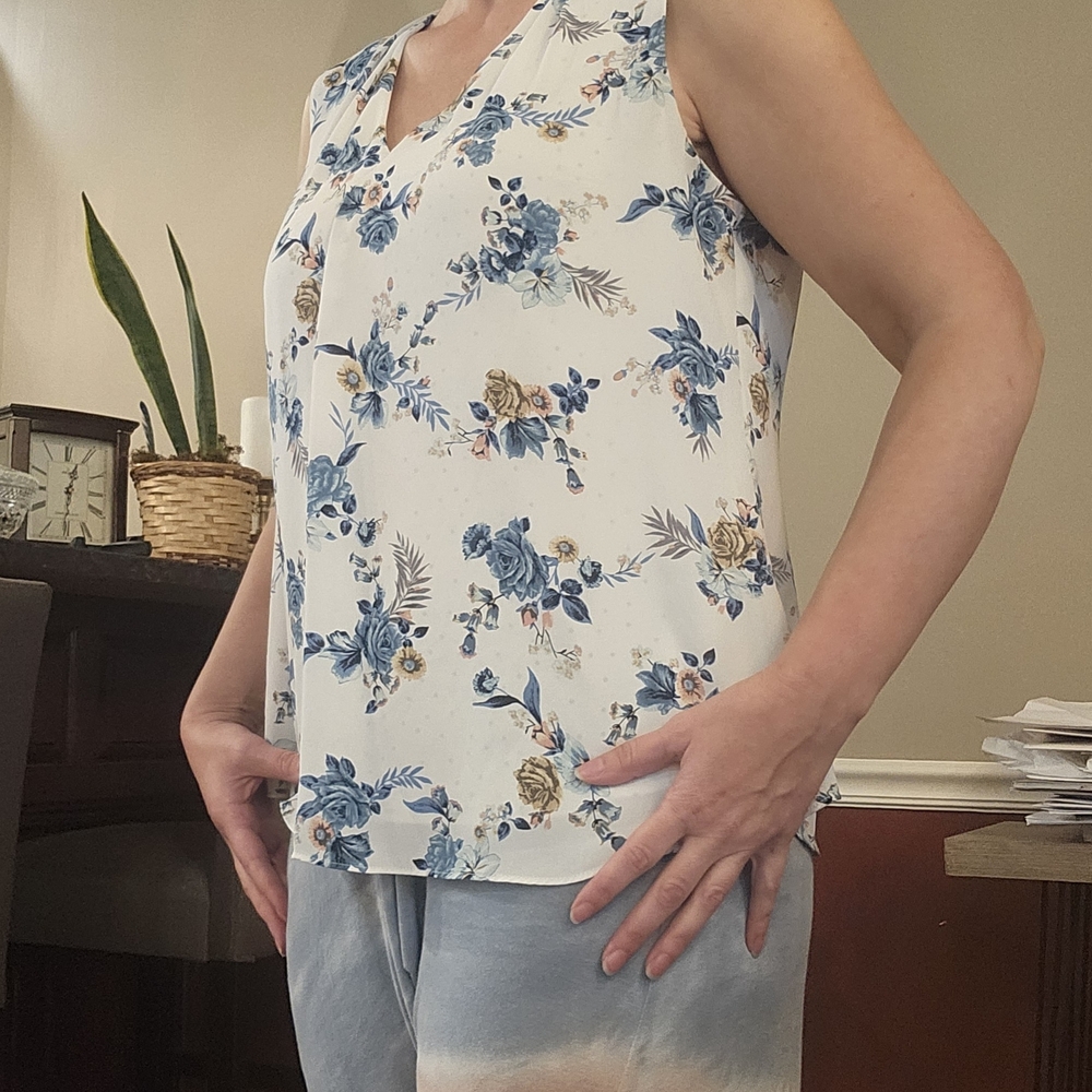 White House/Black Market Floral Sleeveless Top
